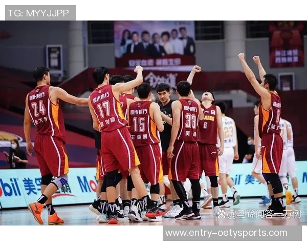 青岛男篮与广厦男篮激战正酣谁能在赛场上笑到最后